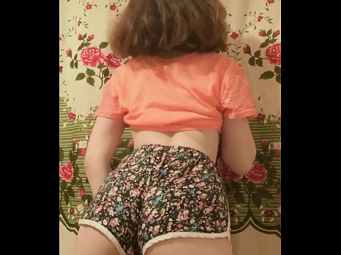❤️ Neska gazte sexy galtzak kentzen kameraren aurrean ❤❌ Etxeko pornoa gugan