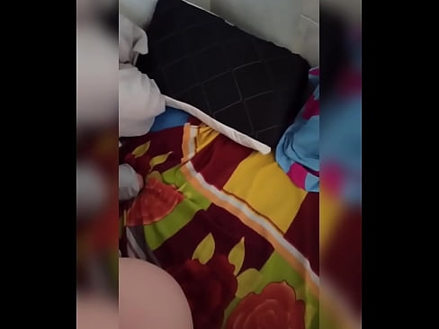 ❤️ Nire gelakidea etxean bakarrik geratzen da, bere senarra oporretara joaten delako eta nik izorratzeko eta ipurdia esnez betetzeko aprobetxatzen dut ❤❌ Etxeko pornoa gugan